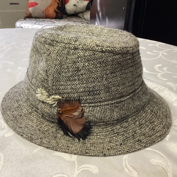 HANNA HATS. BEAUTIFUL. a medium made in IRELAND - Picture 5 of 7